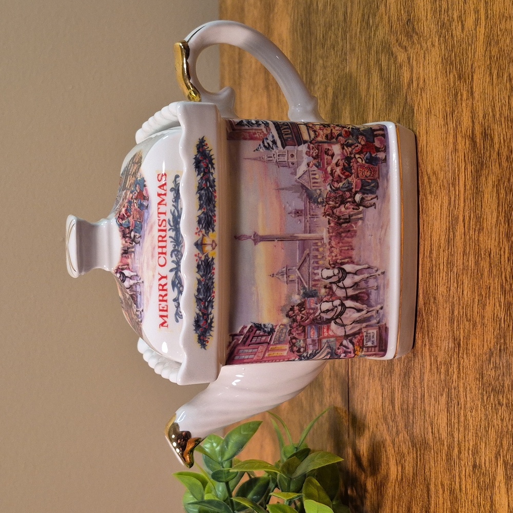 JAMES SADLER 2003 Trafalgar Square Merry Christmas Teapot with Gold Accents